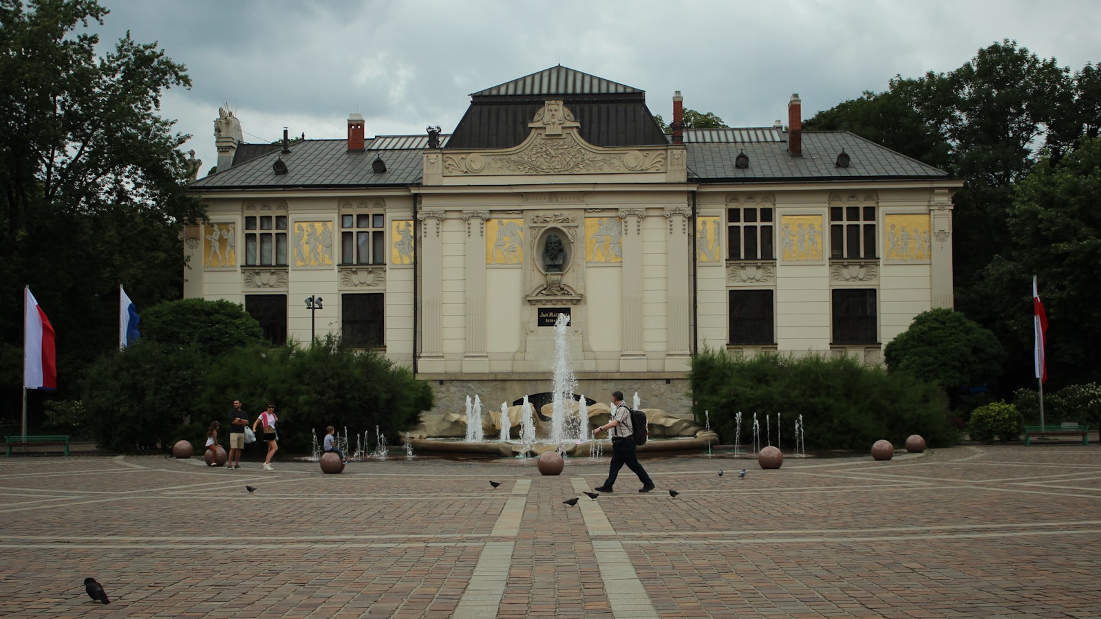 Beaulieu — accès camion déménagement, façades typiques, parking